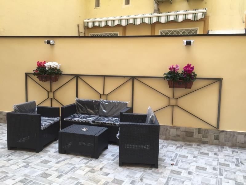 MB95 - Mezzocannone Luxurious Bed&Breakfast - Teras