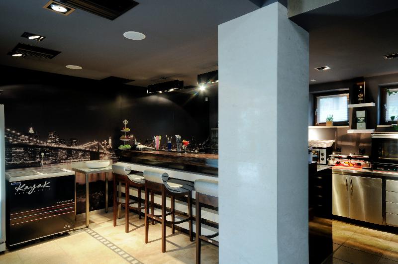 Polyastron Place - Bar