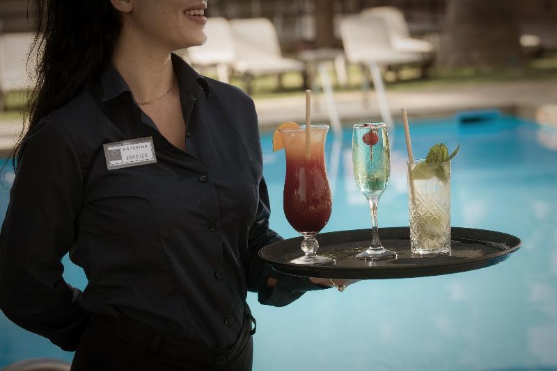 Petousis Hotel & Suites - Bar