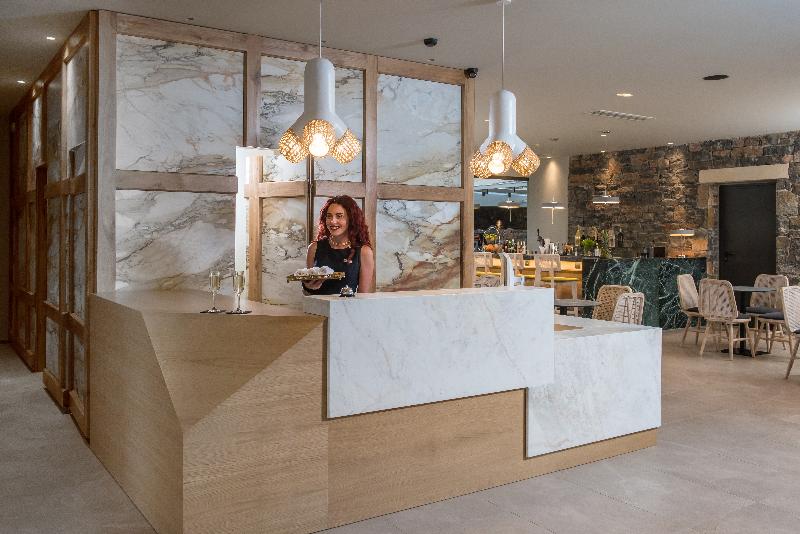 Petousis Hotel & Suites - Lobi