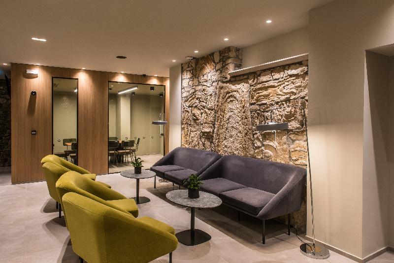 Petousis Hotel & Suites - Lobi