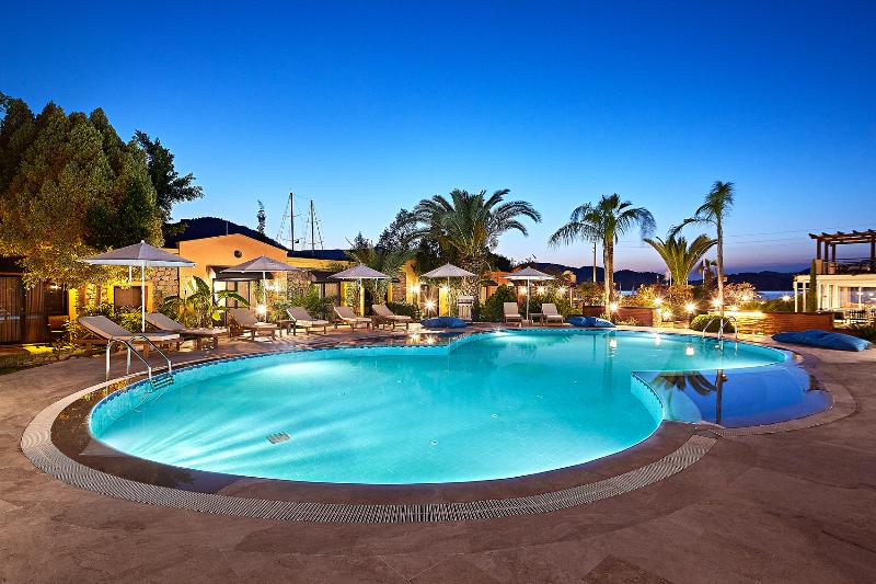 Fi Light Solto Boutique Beach Hotel - Havuz