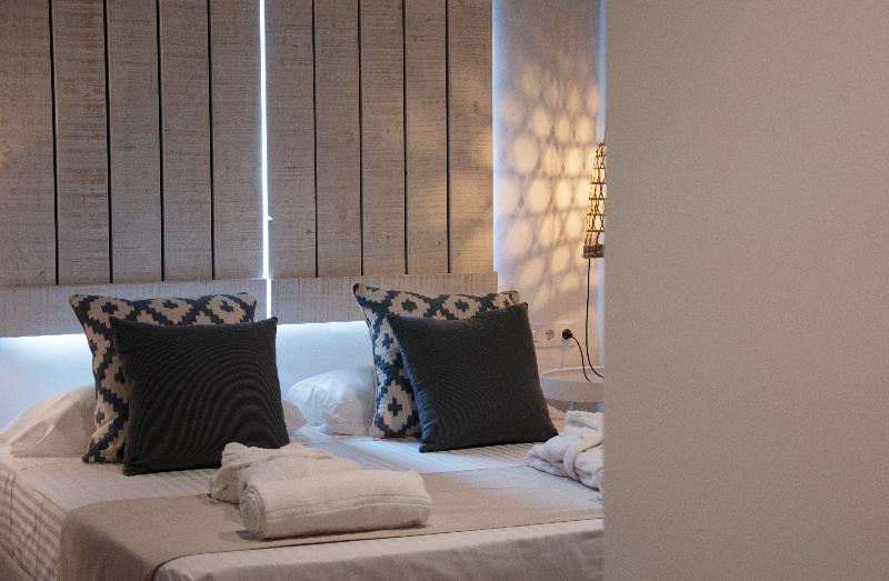 You&Co.Saler Beach Boutique - Oda