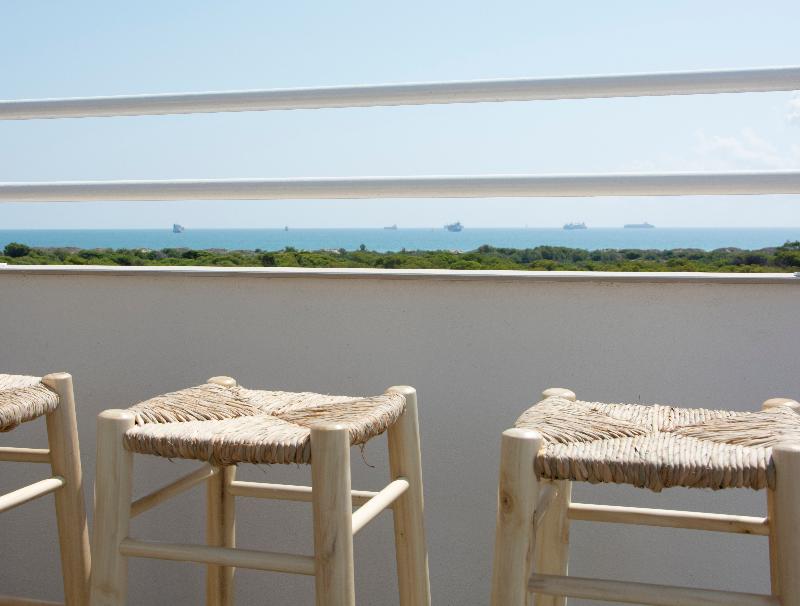 You&Co.Saler Beach Boutique - Teras