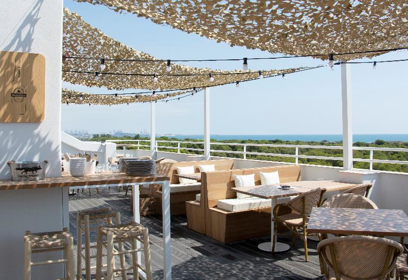 You&Co.Saler Beach Boutique - Teras