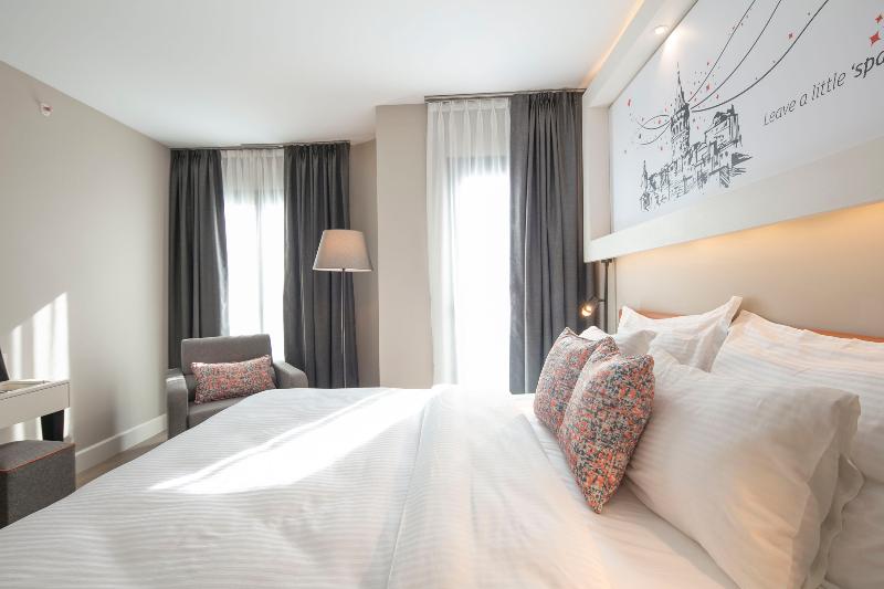Sparkle Hotel - Oda
