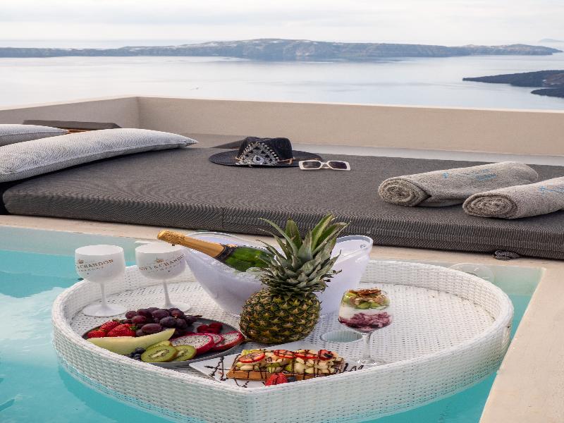 Caldera Cliff Illusion Suites - Oda