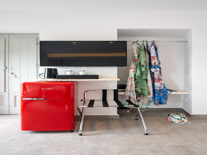 Caldera Cliff Illusion Suites - Oda