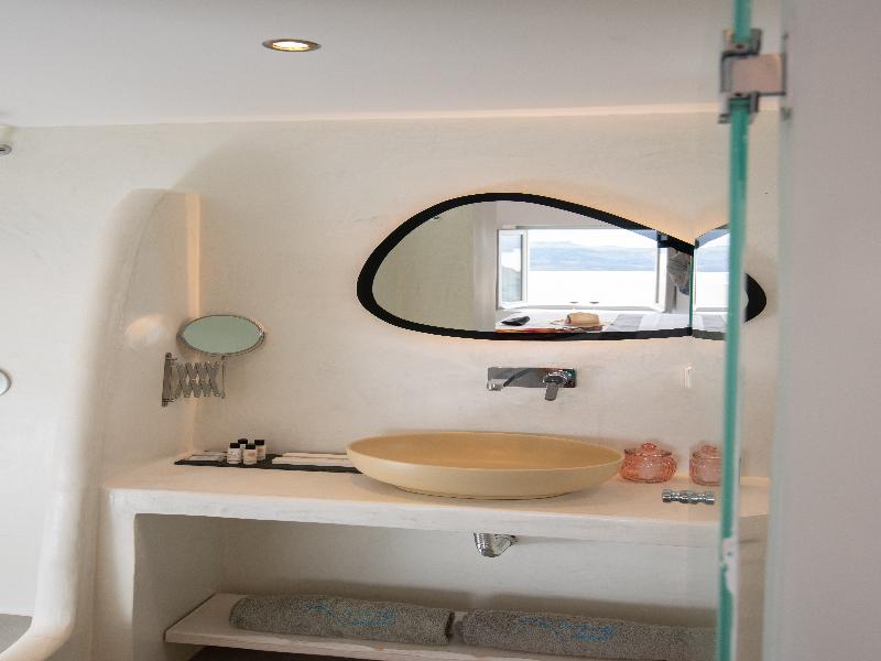 Caldera Cliff Illusion Suites - Oda