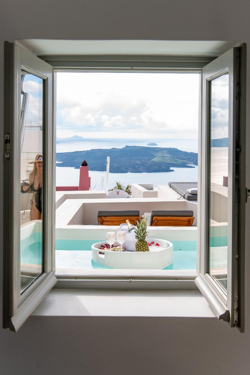Caldera Cliff Illusion Suites - Oda