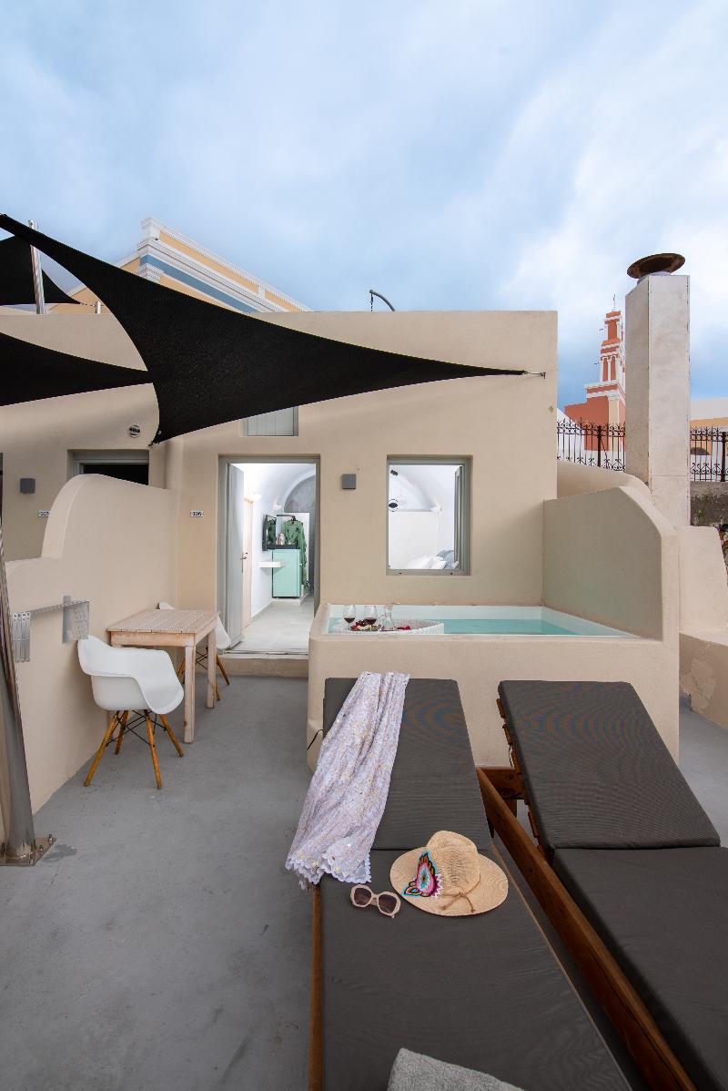 Caldera Cliff Illusion Suites - Oda