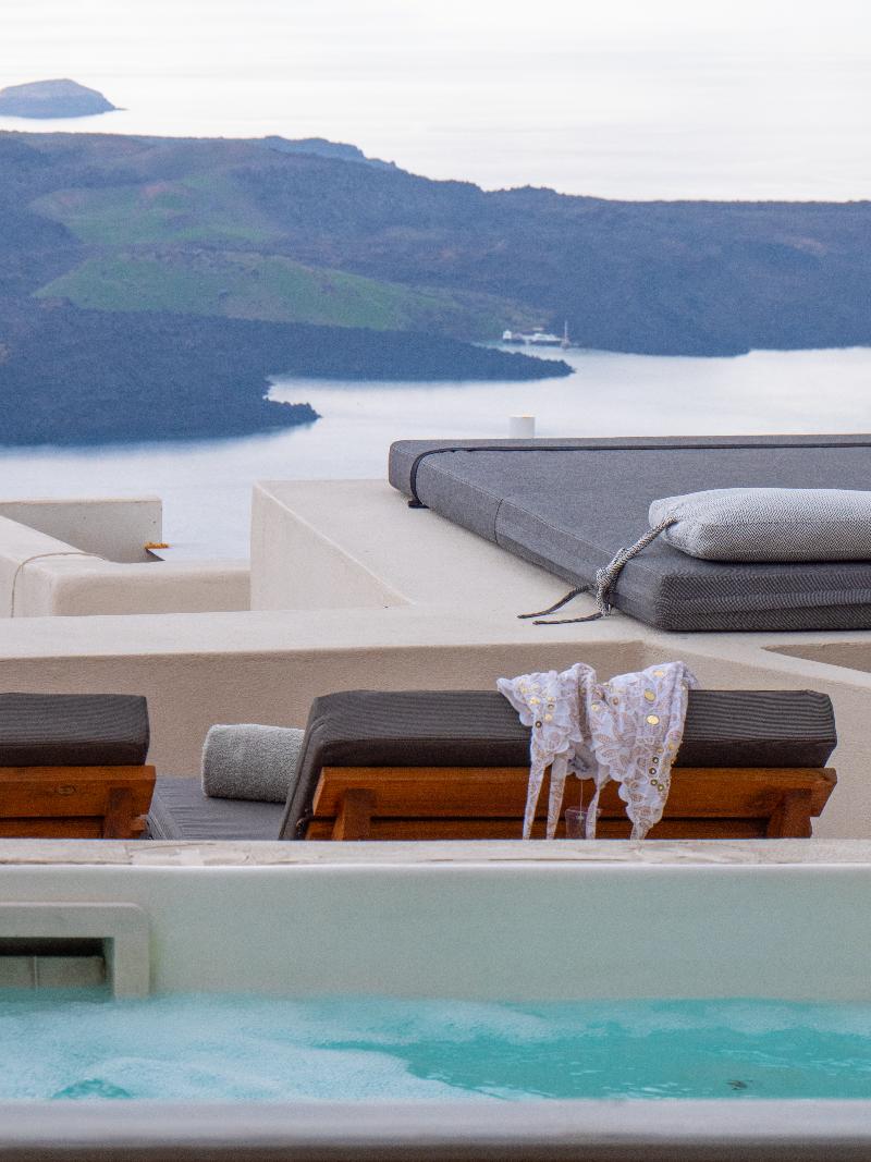 Caldera Cliff Illusion Suites - Oda
