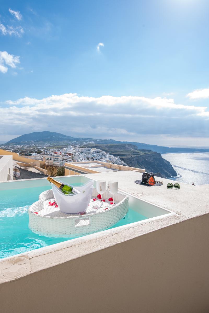 Caldera Cliff Illusion Suites - Oda