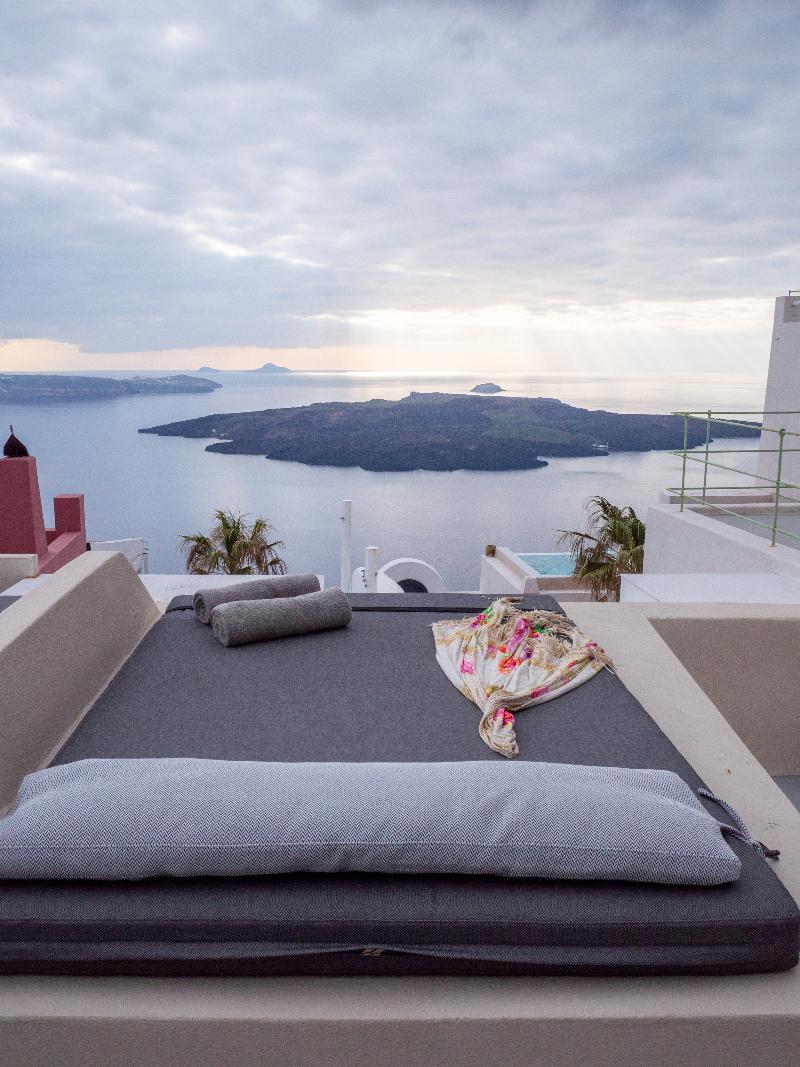 Caldera Cliff Illusion Suites - Oda