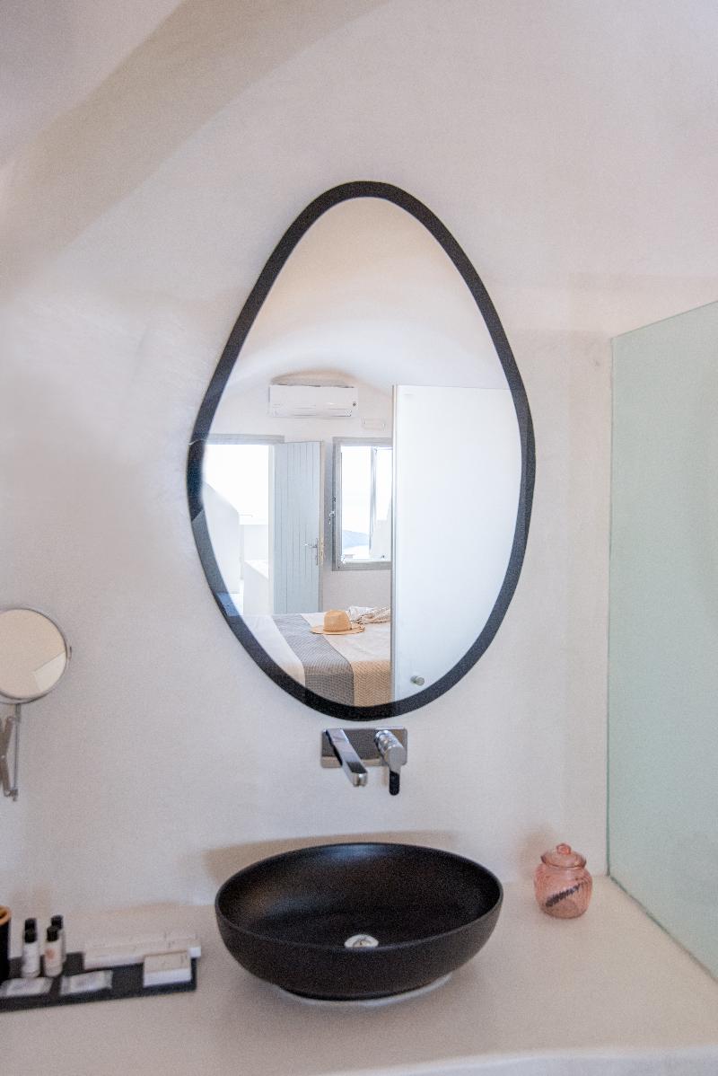 Caldera Cliff Illusion Suites - Oda
