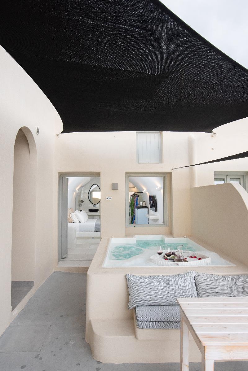 Caldera Cliff Illusion Suites - Oda