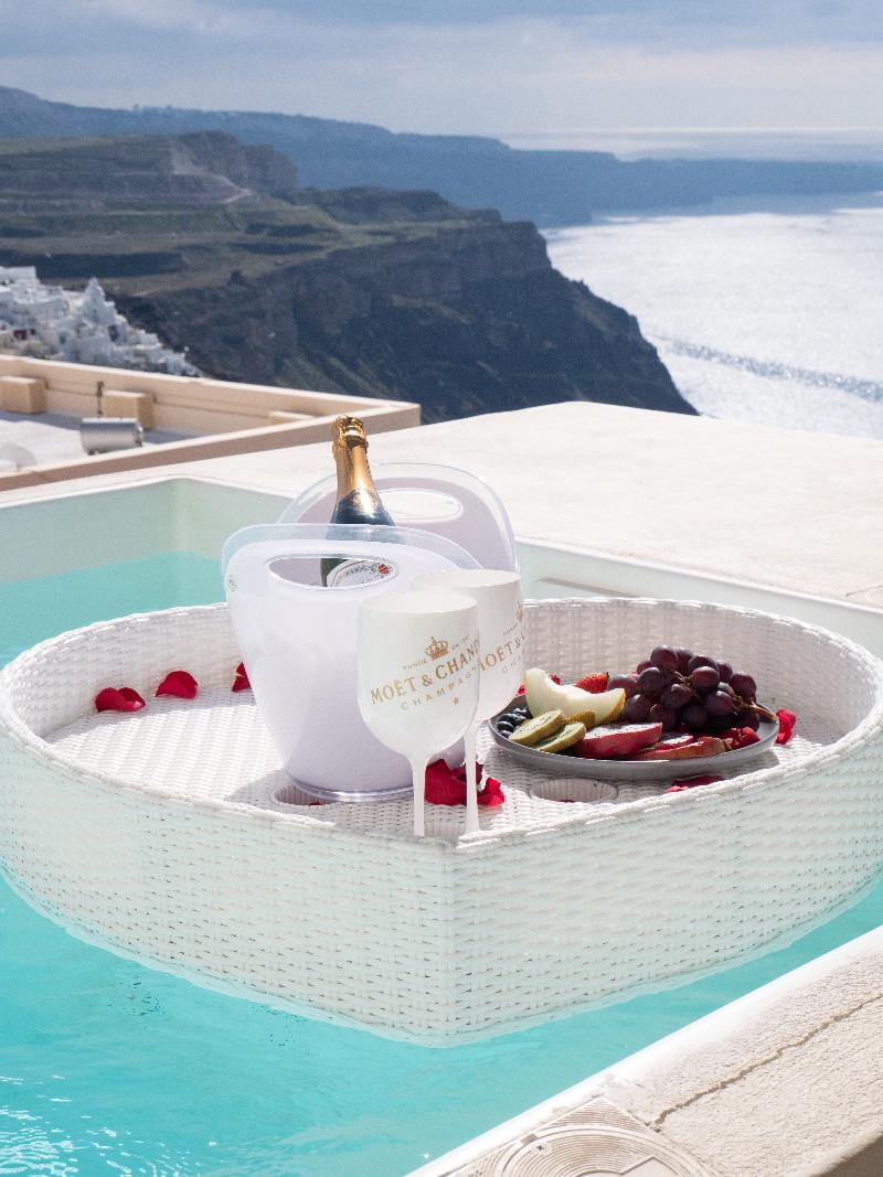 Caldera Cliff Illusion Suites - Oda