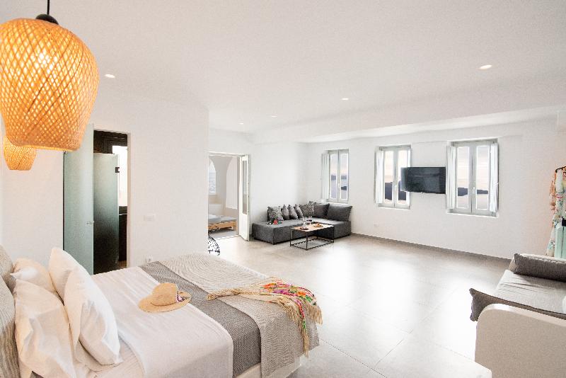 Caldera Cliff Illusion Suites - Oda