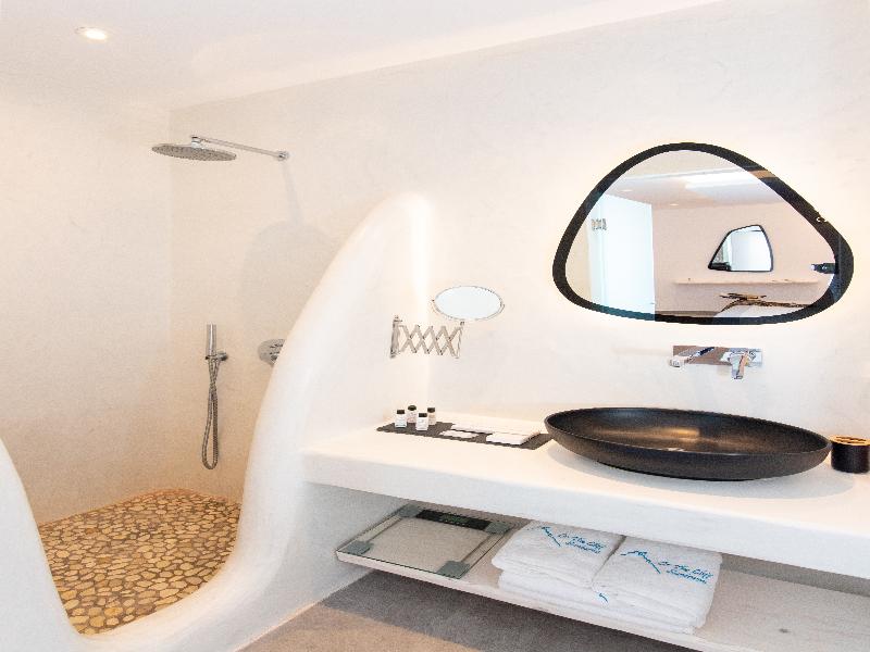 Caldera Cliff Illusion Suites - Oda