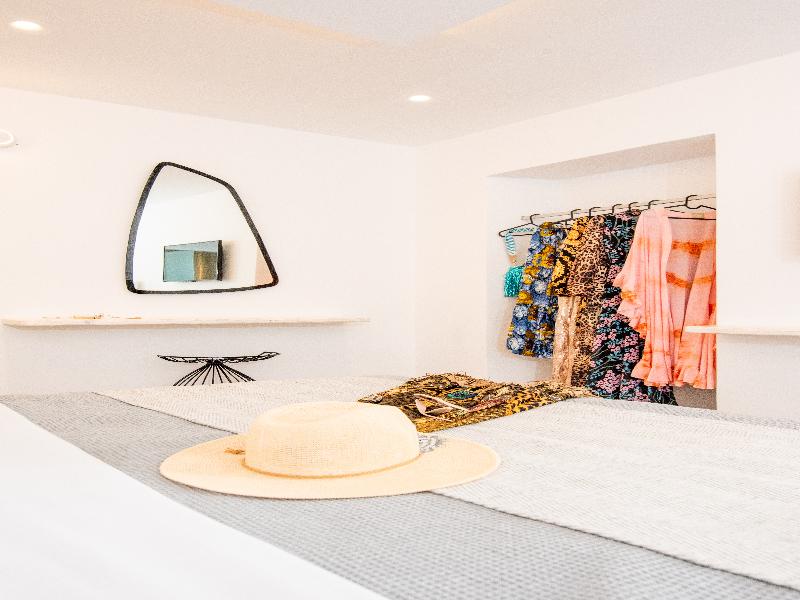 Caldera Cliff Illusion Suites - Oda