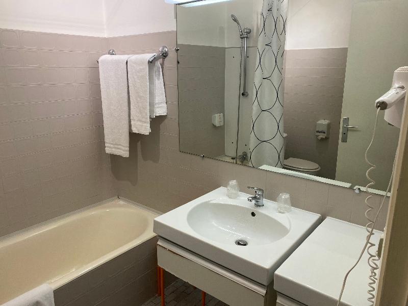 Adonis Lyon Est Hotel Artys - Oda