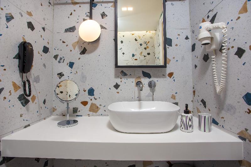 Mazoren Art Hotel - Oda