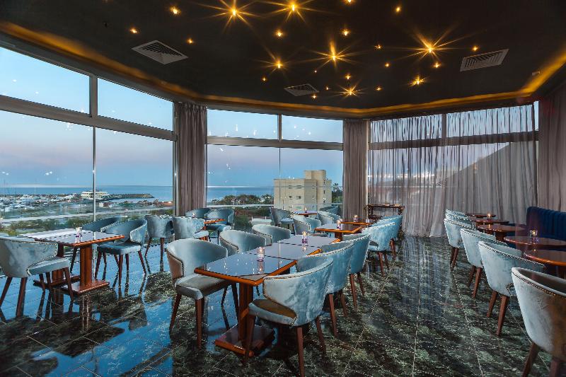 St Raphael Resort - Bar