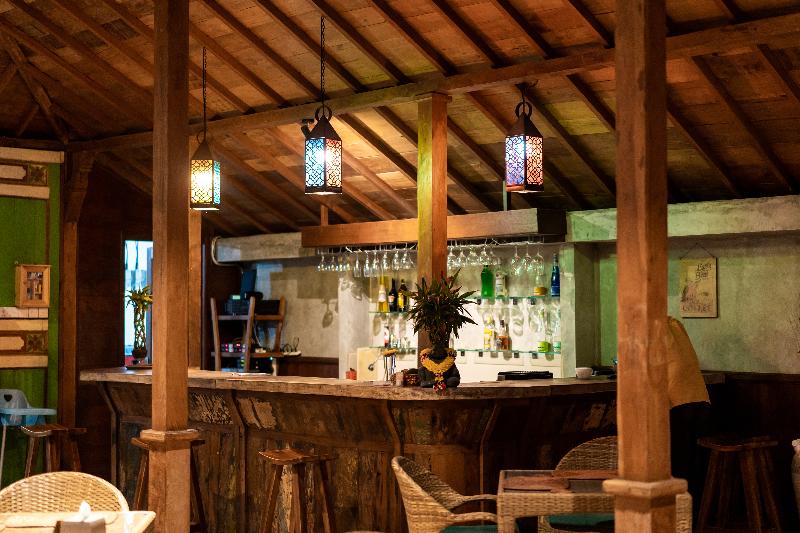 Tapa Bale Gede - Bar
