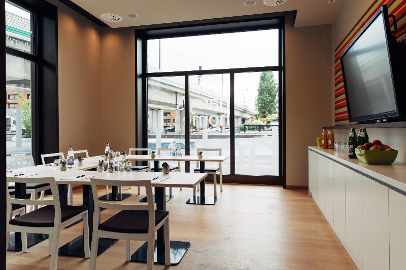Harry's Home Zürich Wallisellen - Toplantı
