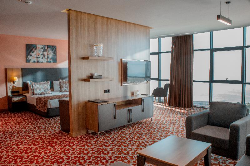 Euphoria Batumi Convention & Casino Hotel - Oda