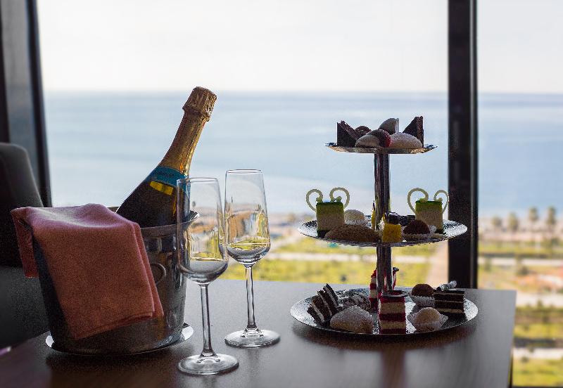Euphoria Batumi Convention & Casino Hotel - Oda