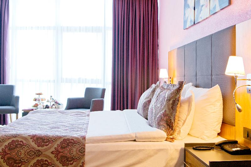 Euphoria Batumi Convention & Casino Hotel - Oda