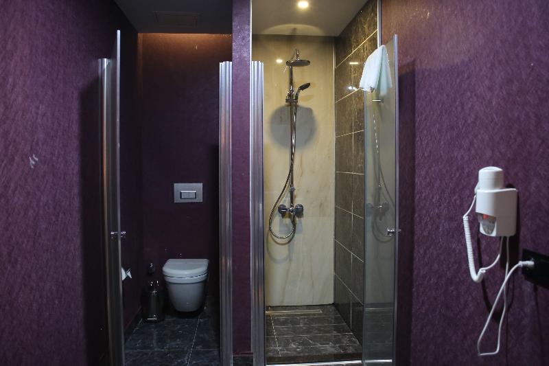 Euphoria Batumi Convention & Casino Hotel - Oda