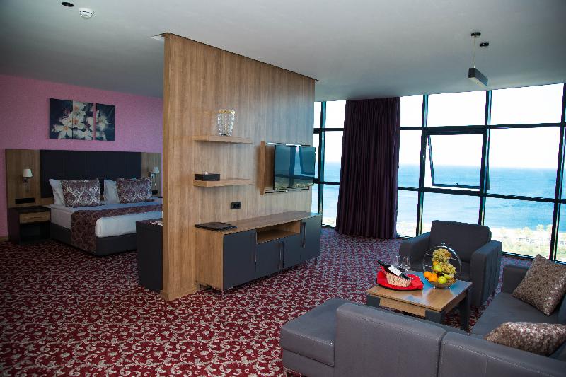 Euphoria Batumi Convention & Casino Hotel - Oda