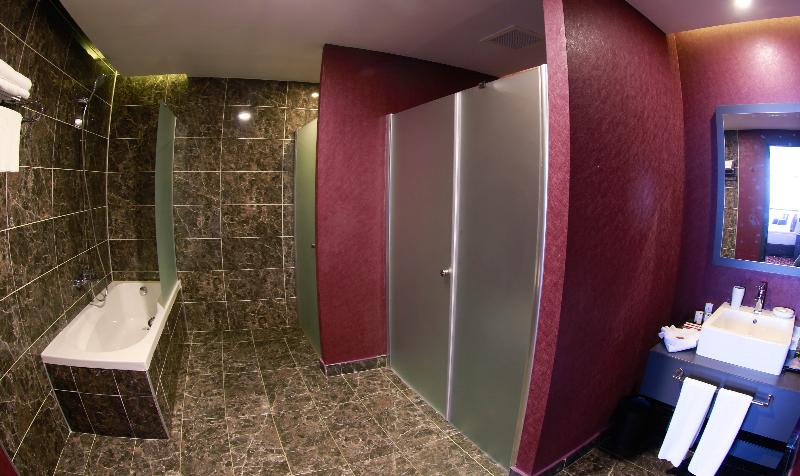Euphoria Batumi Convention & Casino Hotel - Oda