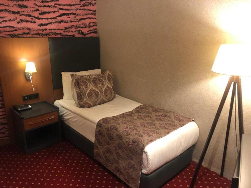 Euphoria Batumi Convention & Casino Hotel - Oda