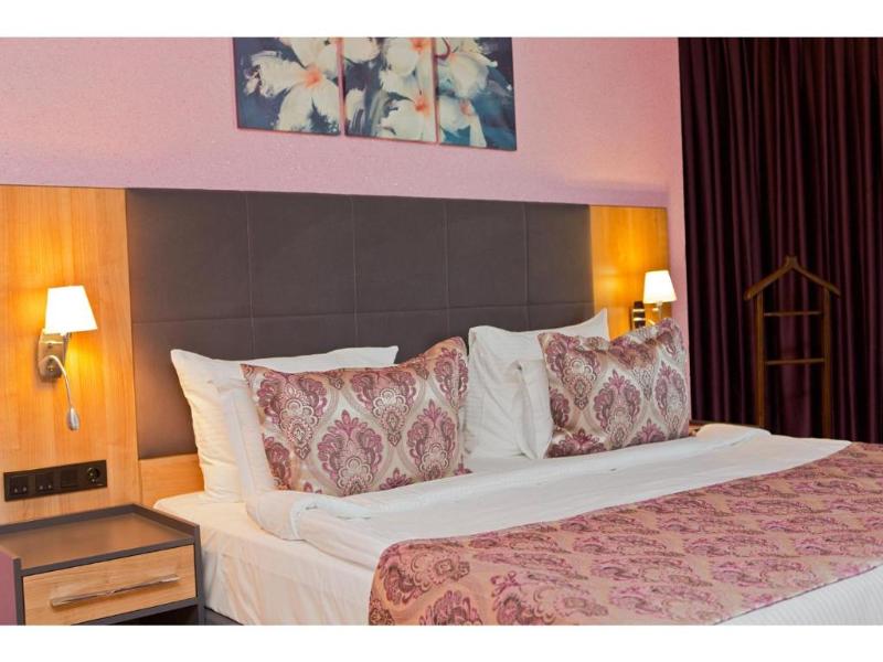 Euphoria Batumi Convention & Casino Hotel - Oda