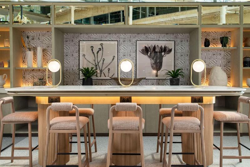 Hilton London Heathrow Airport - Bar