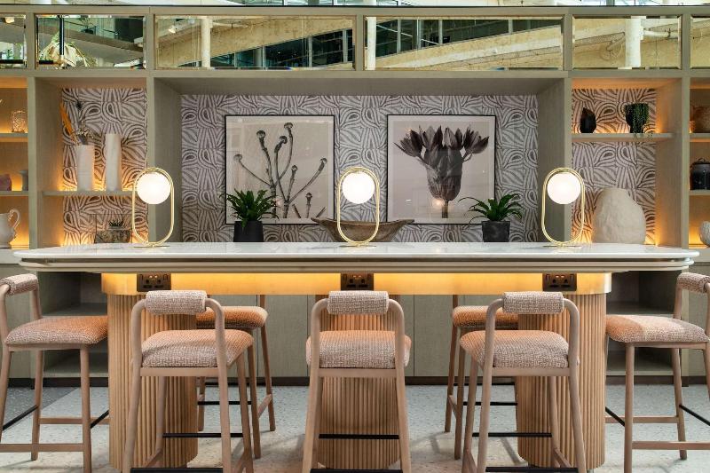 Hilton London Heathrow Airport - Bar