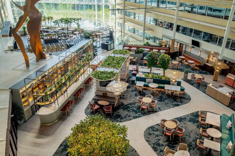Hilton London Heathrow Airport - Bar