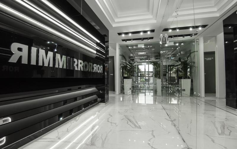 Mirror Hotel - Lobi