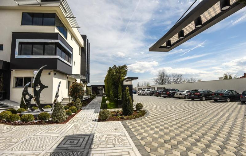 Mirror Hotel - Genel
