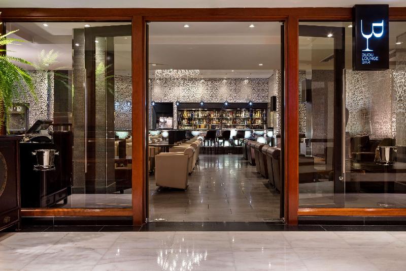 Radisson Blu Hotel & Conference Centre, London LHR - Bar