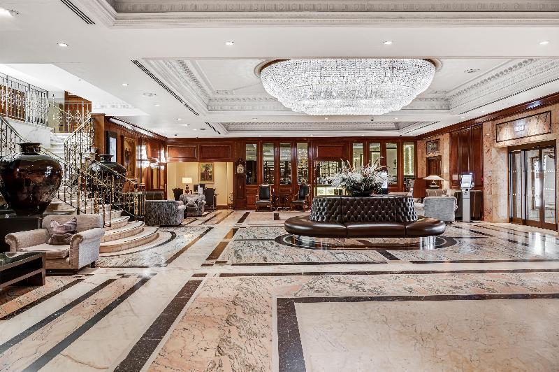 Radisson Blu Hotel & Conference Centre, London LHR - Lobi
