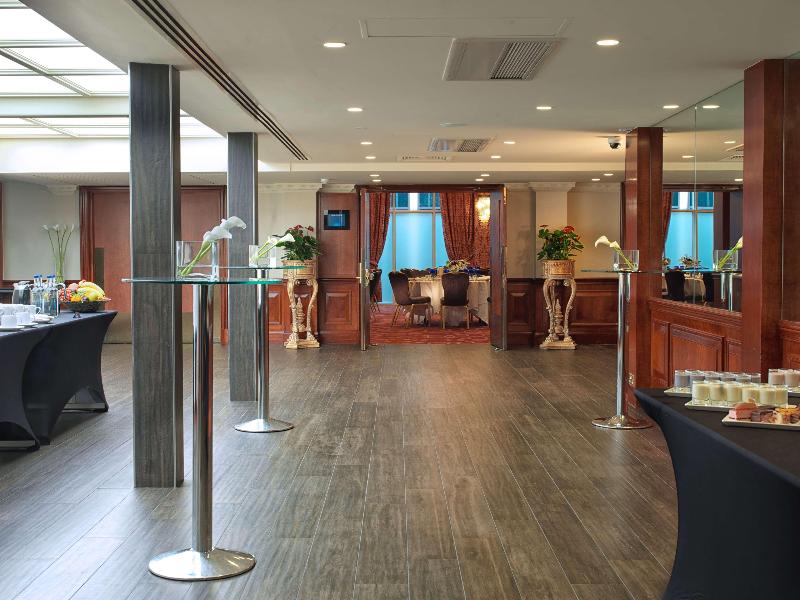 Radisson Blu Hotel & Conference Centre, London LHR - Toplantı