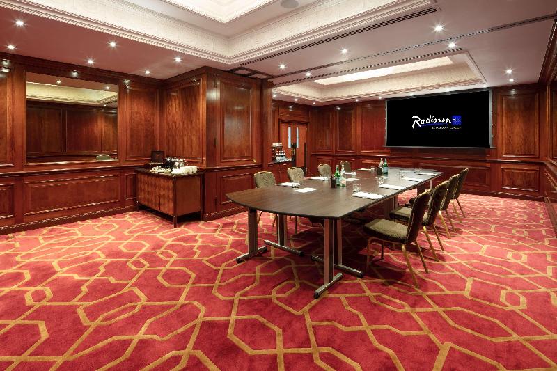 Radisson Blu Hotel & Conference Centre, London LHR - Toplantı