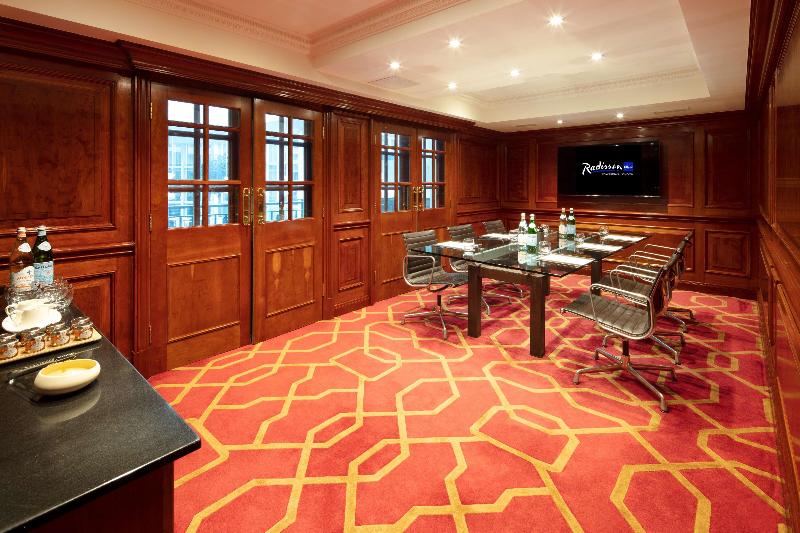 Radisson Blu Hotel & Conference Centre, London LHR - Toplantı
