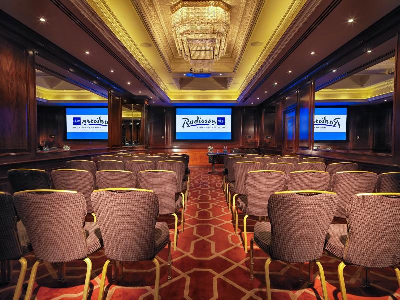 Radisson Blu Hotel & Conference Centre, London LHR - Toplantı