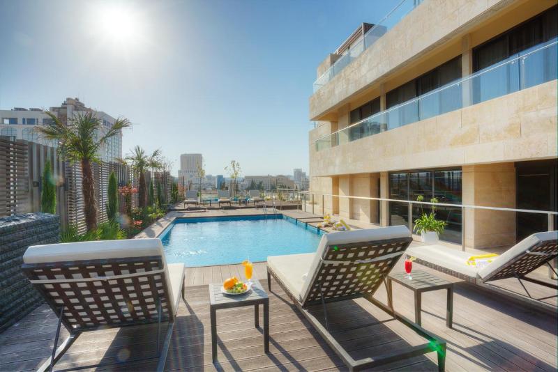 The House Boutique Suites - Havuz
