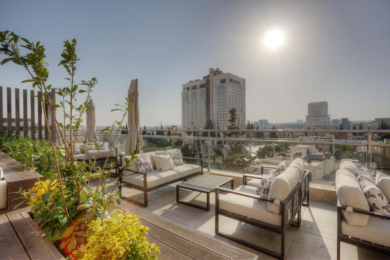 The House Boutique Suites - Teras